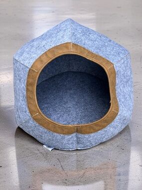 Like New! Kitty City Felt Cat Cave Hideaway Bed Enclosed Cat House Pet Shelter